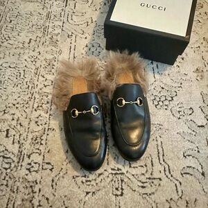 Gucci Black Leather Loafers with Fur Trim
